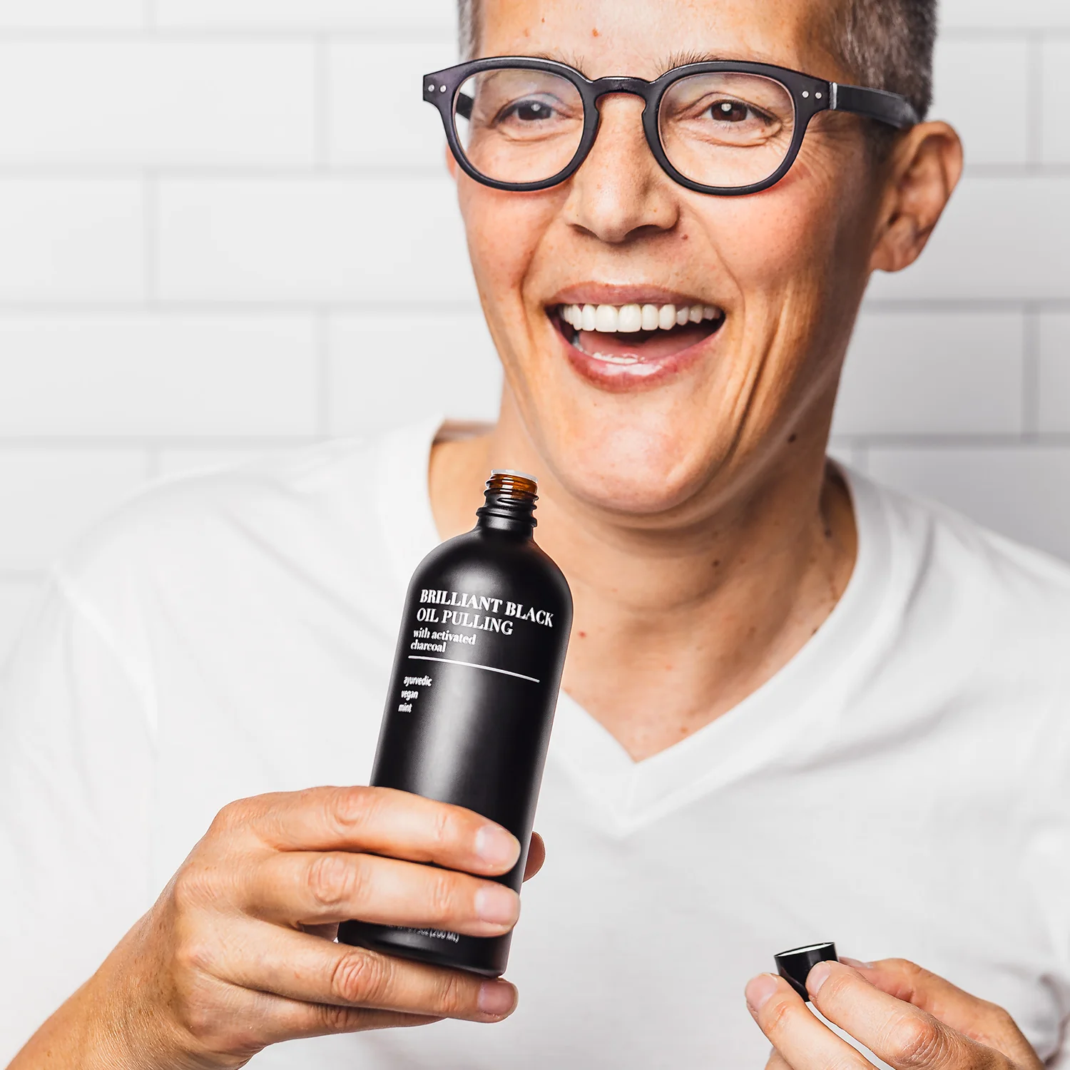 Terra & Co. Brilliant Black® Detox & Gum Health Oil Pulling Mouthwash - Image 4