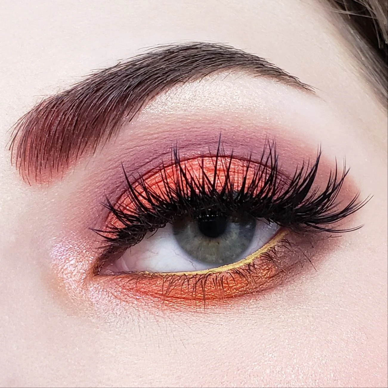 Crown Brush Golden Peach Eyeshadow Palette - Image 7