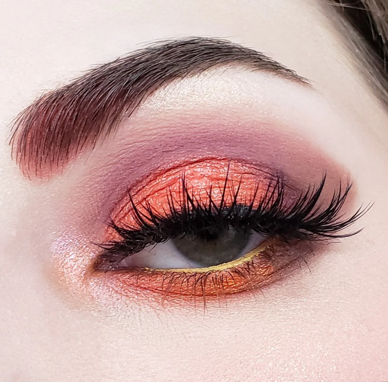 Crown Brush Golden Peach Eyeshadow Palette - Image 8
