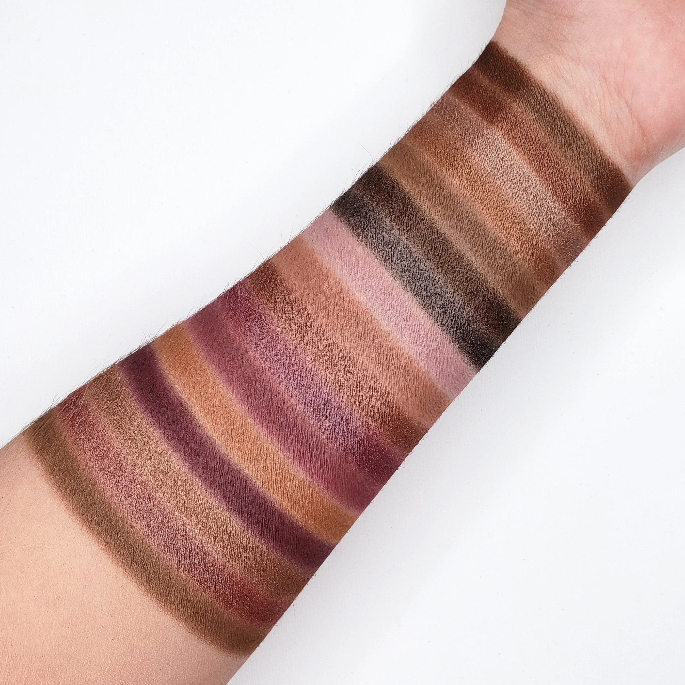 Crown Brush Neutral & Mauve Toned Java Collection Eyeshadow Palette - Image 5