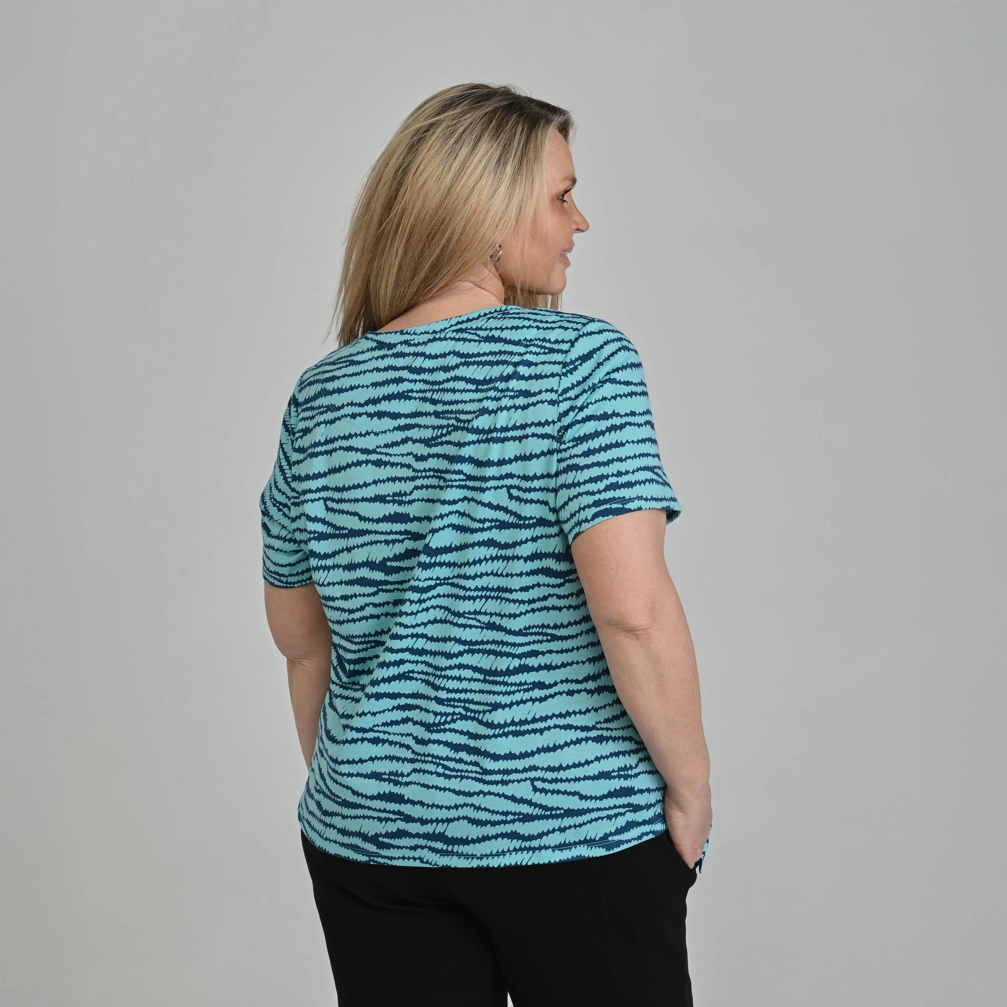 Christopher & Banks Relaxed Restyled Abstract Print Ruched Short Sleeve Tee - Image 7