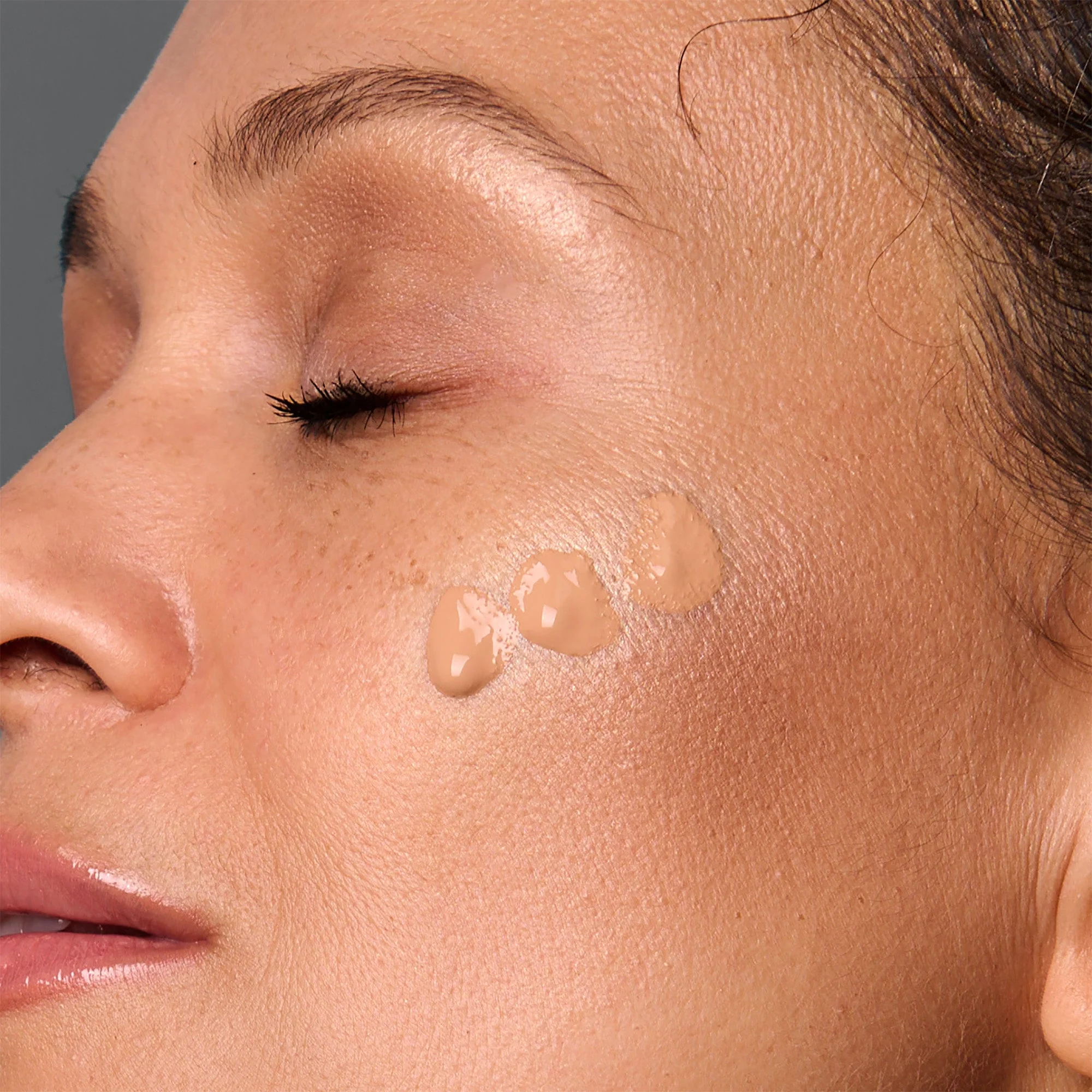 AmazingCosmetics SMOOTH® Crème Concealer & Foundation Duo - Image 11