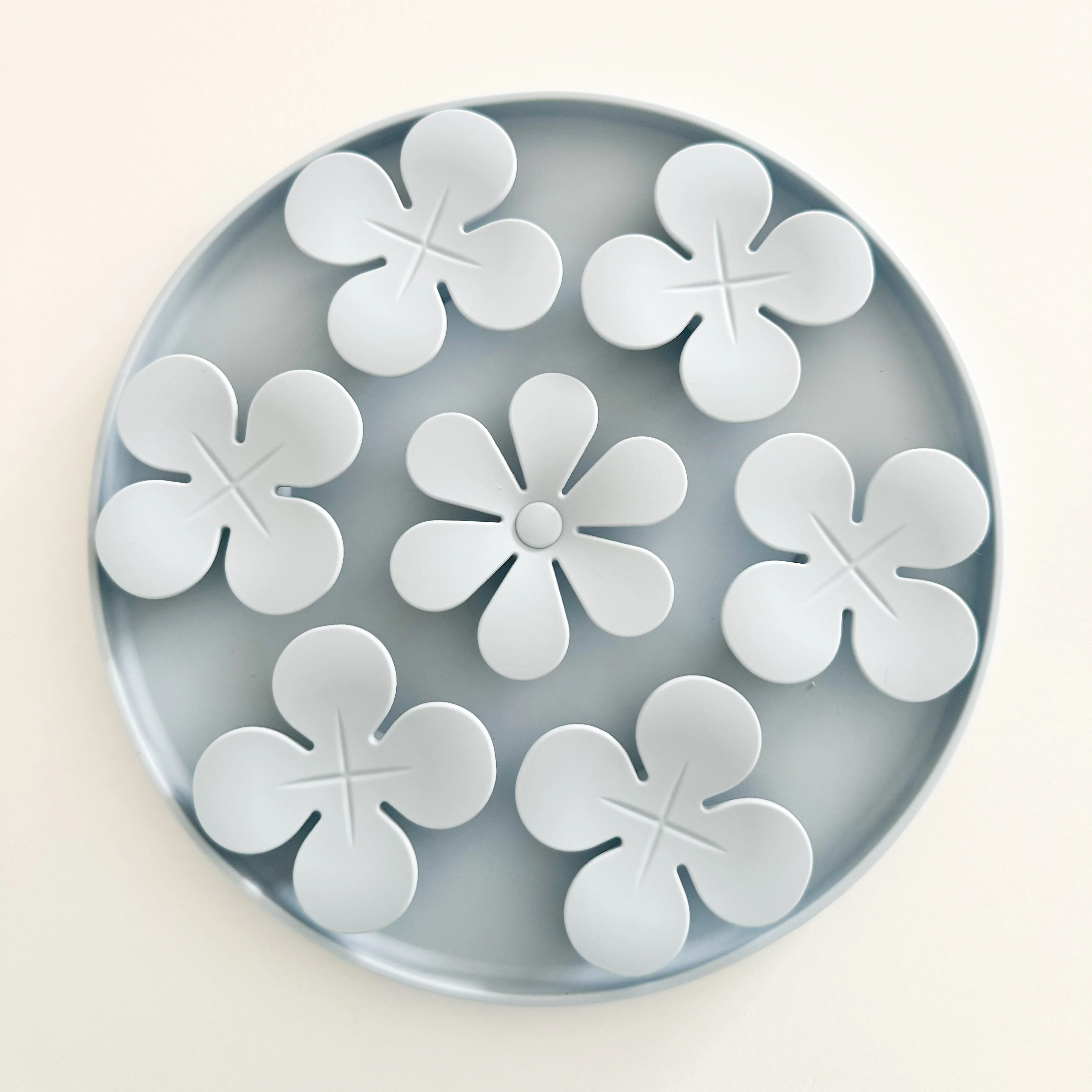 Furlou Snuffle Flower Dog Feeder Mat - Image 4