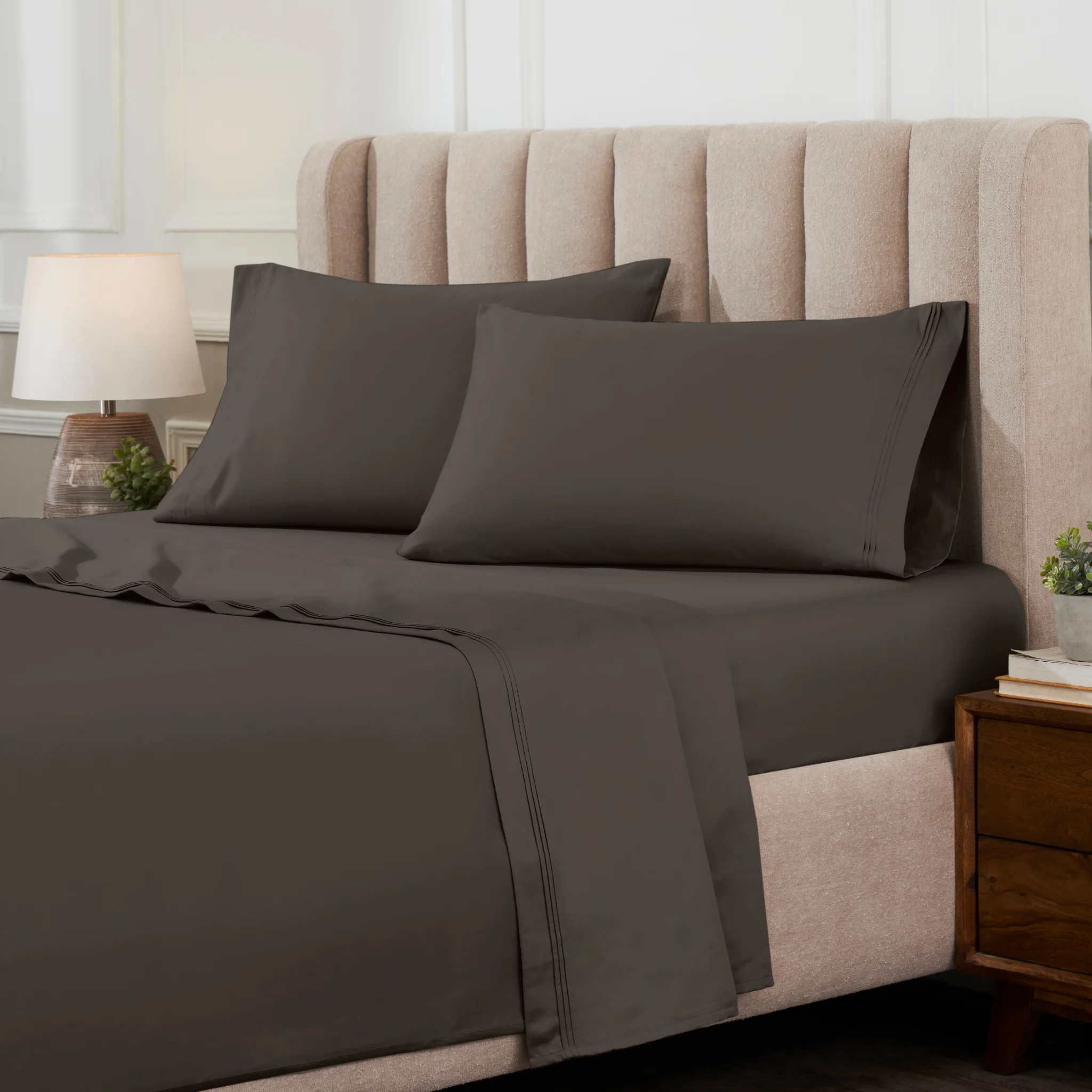 Superior 1000 Thread Count Egyptian Cotton Sateen Solid 4-Piece Sheet Set - Image 4