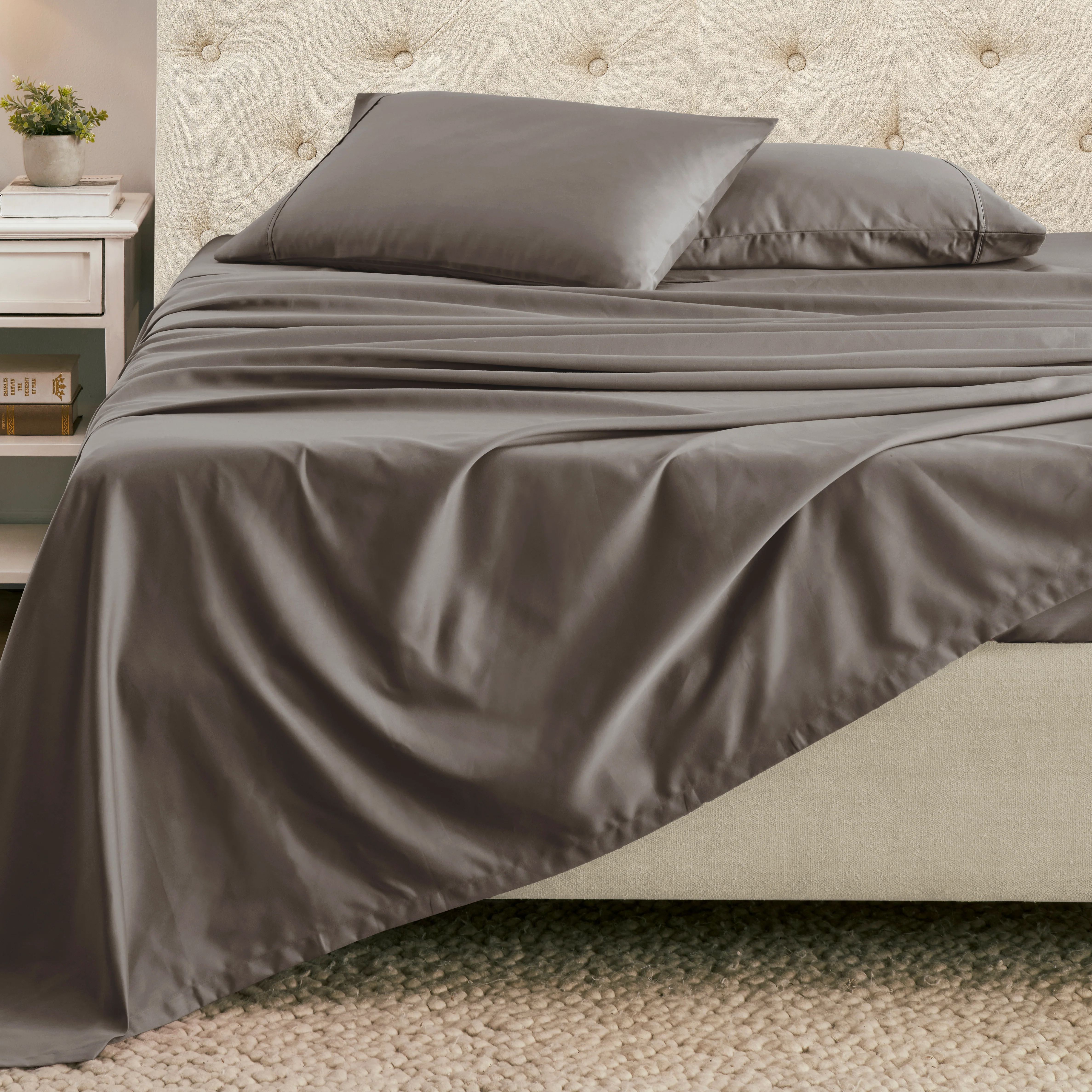 Superior 1500 Thread Count Cotton Blend Deep Pocket Solid 4-Piece Sheet Set - Image 3